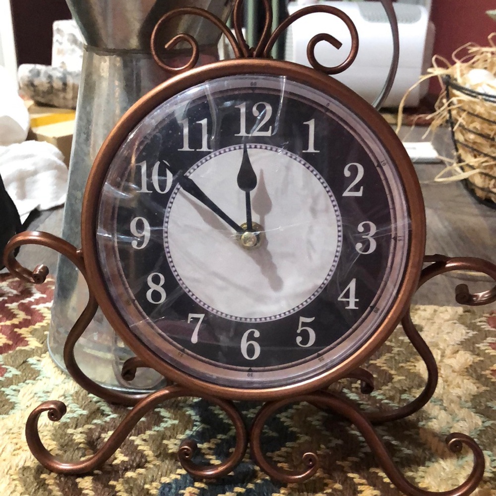 Retro Vintage Metal Table Top Mantel Clock  New
